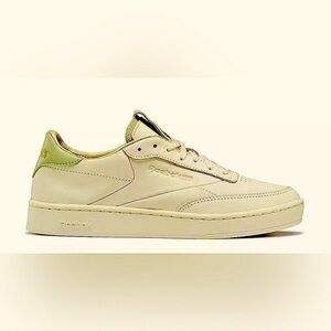 Reebok Vintage Club C Sneakers in Chalk/Mint Green, Size 8
